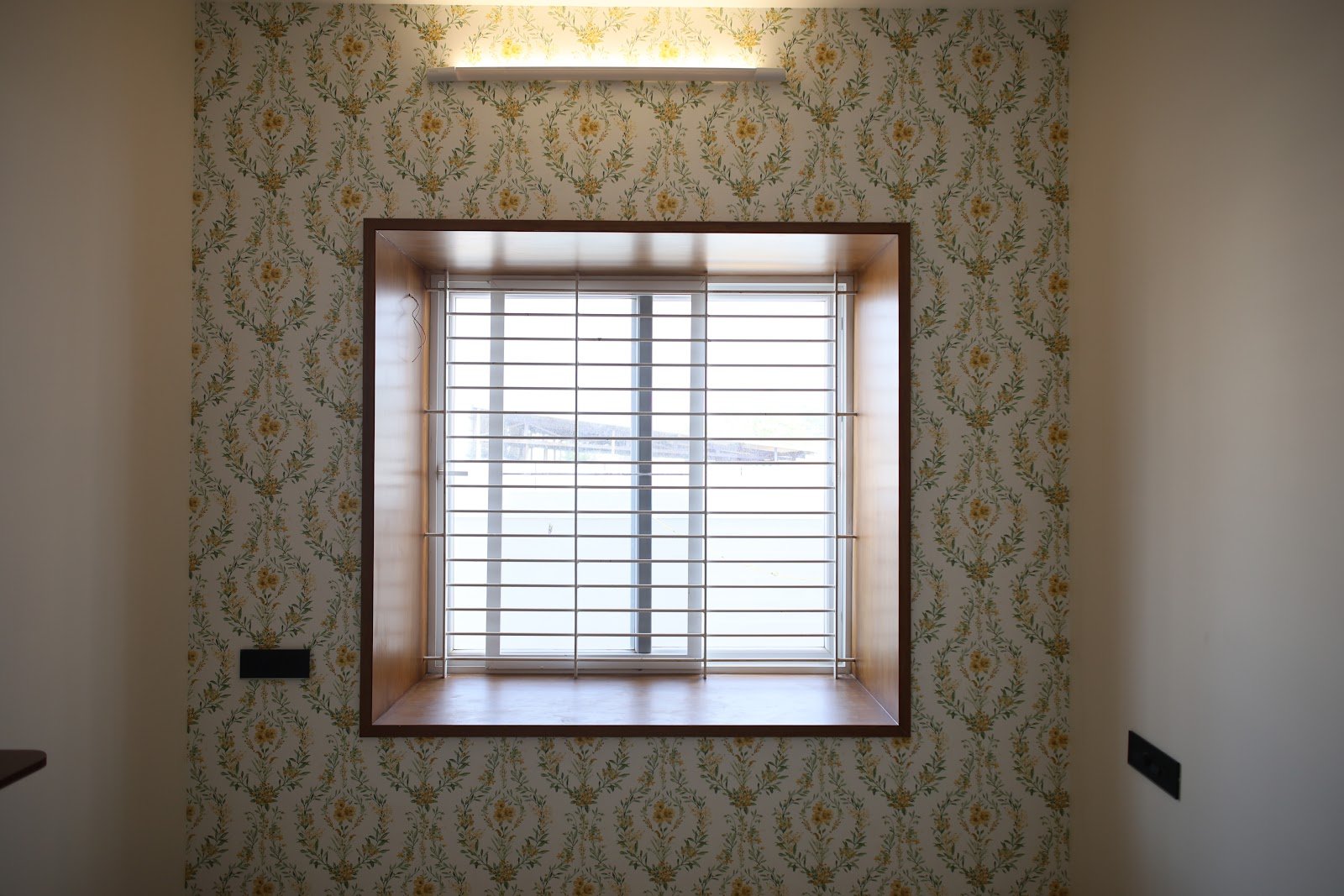 Bay window with wallpaper wall