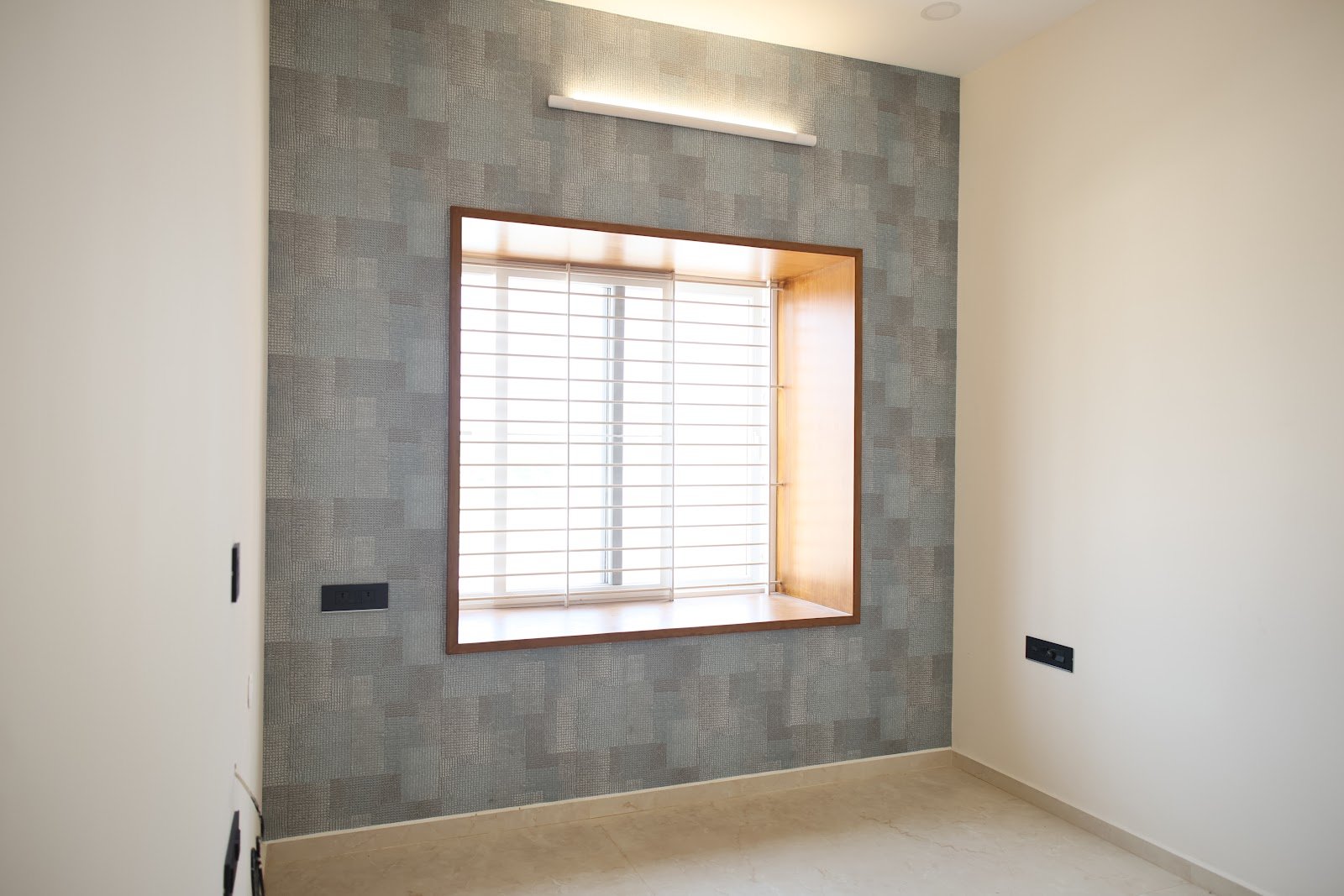 Room with bay window